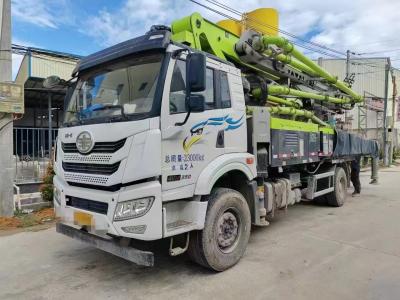 China 2023 Zoomlion concrete pump truck 38 meters installed FAW Jiefang chassis for sale Te koop