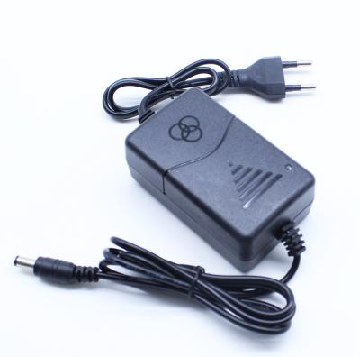 China Factory Direct Sales 100-240V AC Input US/EU/CN Plug 12V 700ma Power Adapter 52*32*119mm for sale