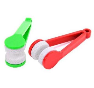 China Convenient PP+stainless steel cleaner cleaner for glass portable brush with Ring Glasses Creative Home Key for sale