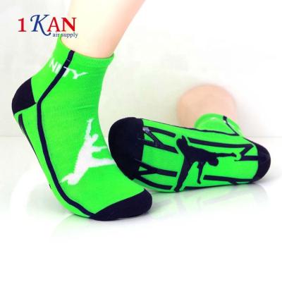 China 100% Antibacterial Cotton Sports Socks For Men Wholesale Cotton Grip Socks For Indoor Playground for sale