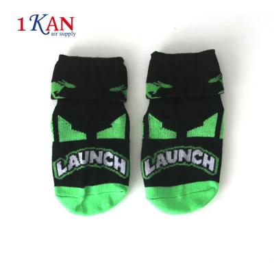 China Antibacterial Green Kids Socks Custom Logo Trampoline Yoga Socks Non Slip Handle for sale