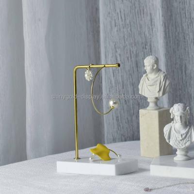 China European style reusable hot sale gold metal wire jewelry display stand earring stand with nature marble base for sale