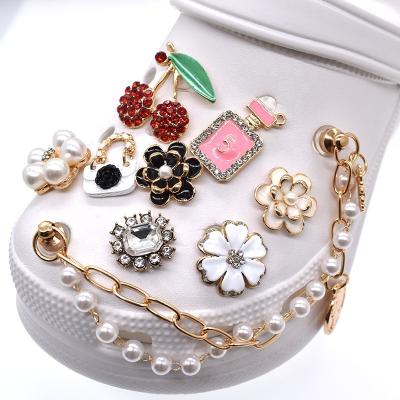 China Wholesale Hot Classic Shoe Charm Alloy Rhinestone Shoe Lace Charms For Custom Clog Fang Shoe Charms Decoration for sale