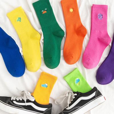 China Lady QUICK DRY Fashion New Design fashion women's QUICK DRY socks embroider tube crew socks for women for sale