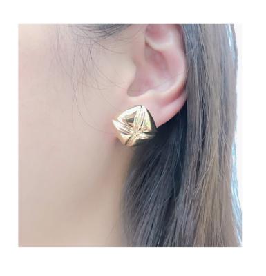 China Vintage Overdone Real Gold Earrings 18K Gold Vintage Earrings Trendy Women Jewelry for sale