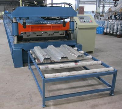 China European Standard Metal Deck Roll Forming Machine 15m / min 18.5 Kw for sale