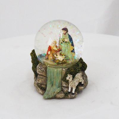 China Christmas Decro Family Christmas Decoration Resin Sculpture Holy Water Ball for sale