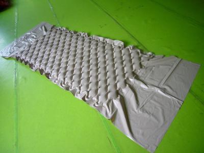 China PVC rice color bubble anti-piles inflatable air mattress medical for sale