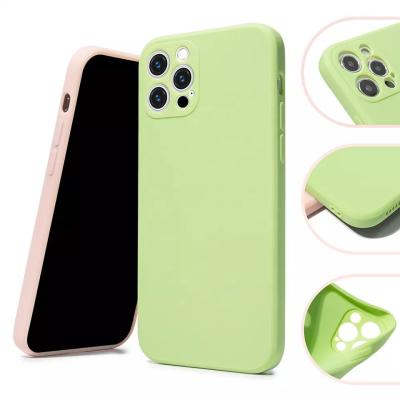 China Cuerpos para teléfonos móviles de caucho congelado resistente a los golpes mate suave Tpu líquido silicona tapa trasera para Iphone 13 14 Pro Max en venta