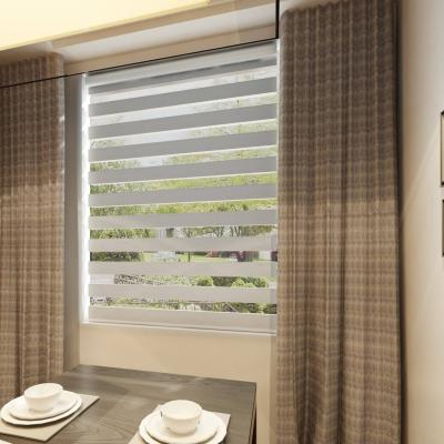 Κίνα Ηλεκτρική έξυπνη OEM Custom Roller Shade Μηχανοκίνητο Wide Sun Shelter Bracket Zebra Roller Blinds προς πώληση