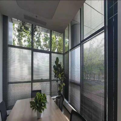 China Cortinas de aluminio gris de larga duración perfectas para estructuras horizontales y más en venta