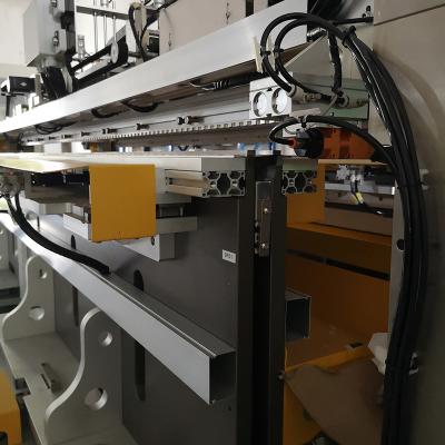 China Máquina de fabricación automática de persianas de panal de miel para la producción en venta