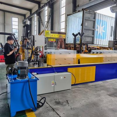 China Máquina de fabricação de persianas de rolo de alumínio com opção de personalização certificada ISO9001 2000 à venda