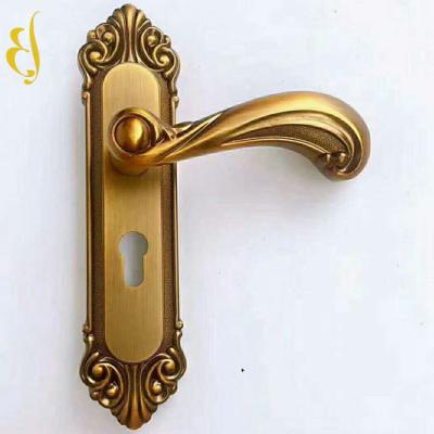 China Newest Zinc Alloy Zinc Die Casting Villa Manual Key Door Lock With Patent for sale