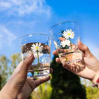 China Art Decor Supplier Popular Daisy Painting Decoration Hammered High Tumbler Clear Ball Water Glass Cups for sale