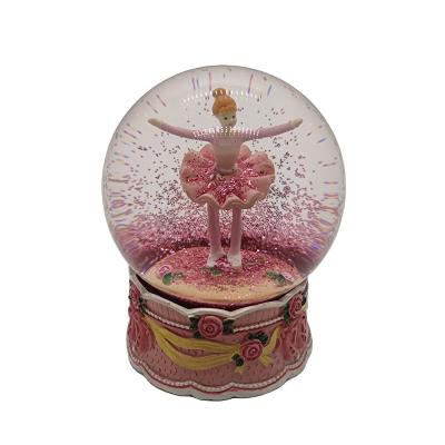 China Custom Europe Holiday Decoration Ballet Girl Resin New York Snow Globe Souvenir Gift for sale