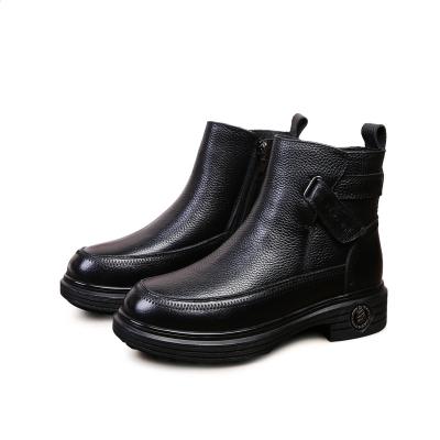 China 2022 new design fashion waterproof warm skid leather boots outdoor winter anti skid for men boots for winter man shoes for winter for sale