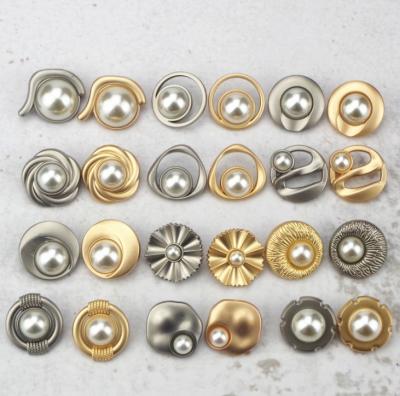 China Viable Manufacturers Wholesale Accents Hand-Sewn Pearl Combination Button Alloy Button for sale