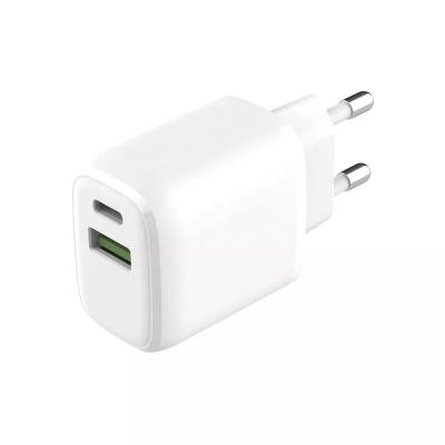 China Adaptador PD de cargador AC de 30 W para computadoras portátiles/proyectores de carga rápida en venta