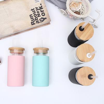 China Sustainable Wholesale 550ML bamboo lid silicone Protective sleeve shatterproof glass cup with straw glass water bottle for sale