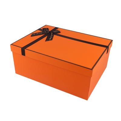 China Handmade Gift Paper Box For Garments Circle for sale