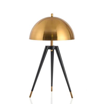 China Luxury UL CUL table lamp desk light metal bedside tripod table lamp mushroom lamp hotel office modern portable home lamp for sale