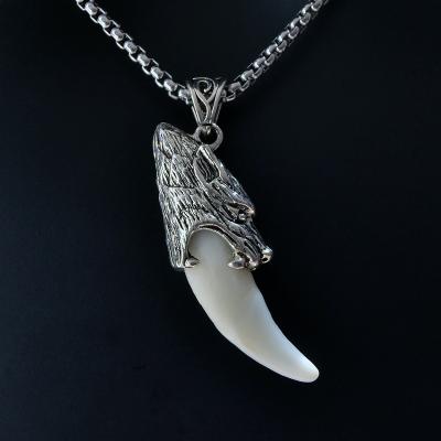 China YX008 Vintage Wolf Tooth Necklace Stainless Steel Fangs Amulet Necklace Tibetan Vintage Silver Fake Bone Fangs Pendant Necklace For Gift for sale