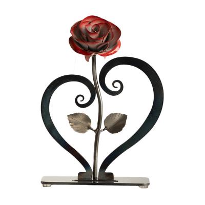 China 2022 Europe valentines day metal Rose with Rose Stand Love Iron Metal Rose Valentine's day decor gift Heart-shaped iron stand red gift for sale