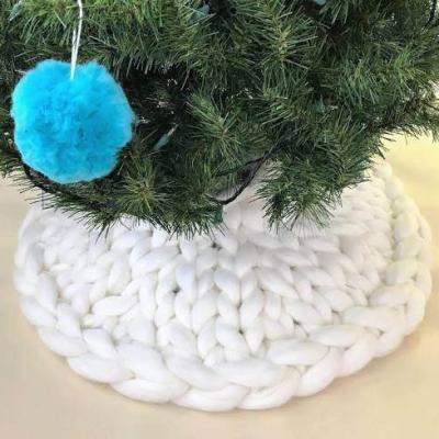 China Chunky Knitted Christmas Tree Skirt chunky blanket for Christmas ever, round rug for the Christmas tree for sale