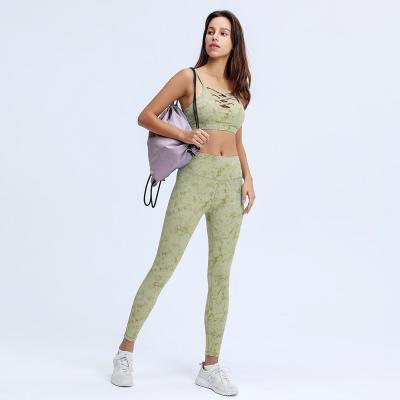 China Lift Tie Dye Antibacterial Yoga Leggings Crac! crack! Shockproof Running Sports Bra Hip Lift Sport Wear 2 Piece Women Workout Clothing Set for sale