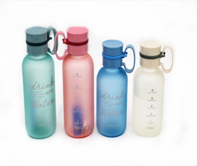 China 550ML Portable Wholesale Sustainable Carry Transparent PC Sports Plastic Cup for sale