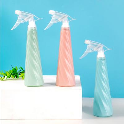 China Environmental Friendly Wholesale Indoor Planting Supplies Modern Watering Cans 250ml Garden Succulent Plastic Watering Can Spray Bottle for sale