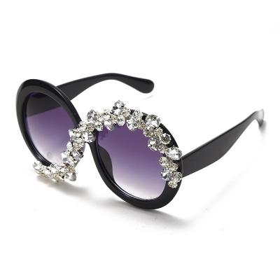 China Fashion Sunglasses 2021 New Design Fashion Round Diamond Decoration Women Shades Sunglasses 5801 for sale