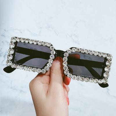 China Trendy Square Small Bling Diamond Rhinestones Women Shades Sunglasses Oversized 2021 Fashion Sunglasses L9202 for sale