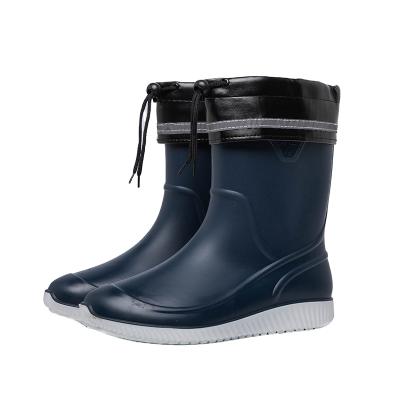 China New fashion trend rain shoes working construction rubber boots PVC safety wear-resistant rain boots for men for sale