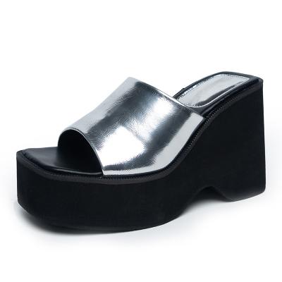 China 2022 Fashion Trend Summer New Lodging Jelly Slippers Peep Toe Sandals Thick Bottom High For Women High Heels Casual Party Sexy Shoes Gold Silver for sale