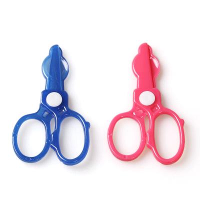 China PP Plastic Small Scissors Plastic Safe Promotional Toy For Egg Capsule Kids Chocolate Cubs Educational Toys for sale