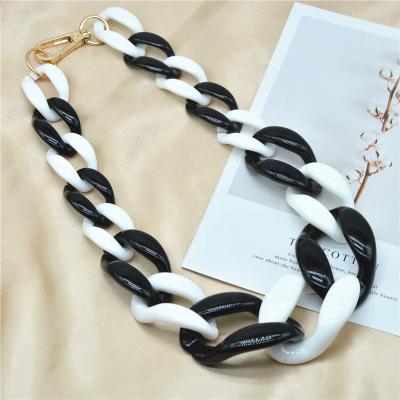 China Iced Out Two Tone Long Chunky Acrylic Necklace, Colorful Plastic Link Chain Necklace for sale