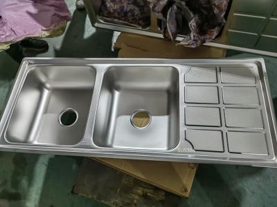 China Acessórios de colander Incluído avental Lavatório de cozinha de aço inoxidável com tabuleiro de descarga à venda