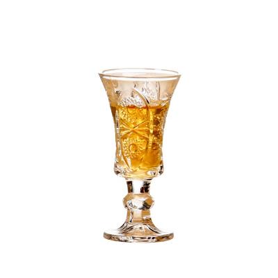 China Stocked 34ml Cocktail Accessories Trending Products Luxury Wedding Crystal Embossed Small Wine Cup With Carving Decorative Pattern for sale