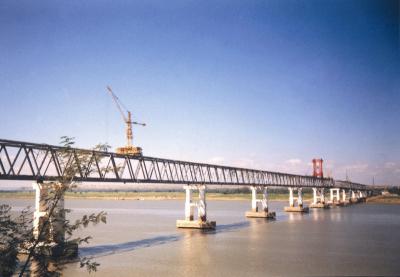 China Leistungs-Stahlbinder-vorübergehende Fußgängerbrücke mit Farben-Oberfläche zu verkaufen