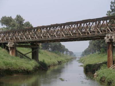 China Kompakte 100 vorgefertigte Stahl-Bailey-Brücke für die vorübergehende Verwendung zu verkaufen