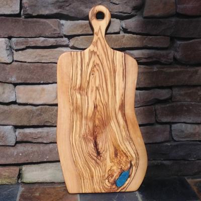 China Viable Shape Custom Color Design Natural Olive Wood Cheese Fruits Vegetables Epoxy Resin Cutting Serving Cutting Board for sale