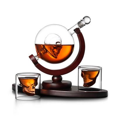 China Custom Handmade Unique Skull 1000ml Whiskey Red Wine Crystal Borosilicate Glass Decanter Decanter with Cups and Bottle Set for sale