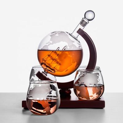 China Custom Handmade Single Globe 1000ml Whiskey Red Wine Crystal Borosilicate Glass Decanter Decanter with Cups and Bottle Holder Set for sale