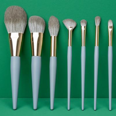 China Angular Blush Makeup Brush Portable Eyeshadow Beginners Custom Eyeshadow Professional for sale