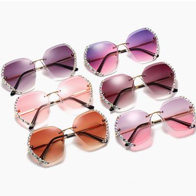 China Fashion sunglasses 2021 new hot sale fashion sunglasses women bling rhinestone bling sunglasses for sale