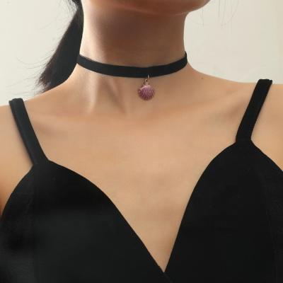 China High Quality/Factory Source Gold Plated Jewelry Velvet Charm Choker Necklace Black Shell Pendant Necklace For Women for sale