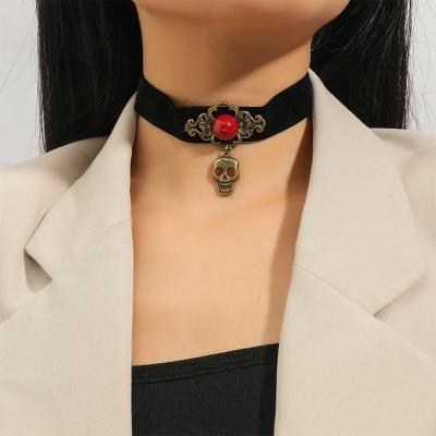 China Retro Environmentally Friendly Statement Halloween Velvet Scarf Pendant Necklace Black Red Skull Bead Exaggerated Exaggerated Necklace for sale