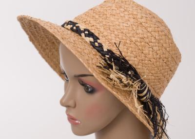 China sombreros cortos naturales de las señoras Sun del borde de los 57cm/sombrero de costura de la trenza de la rafia para la decoración en venta